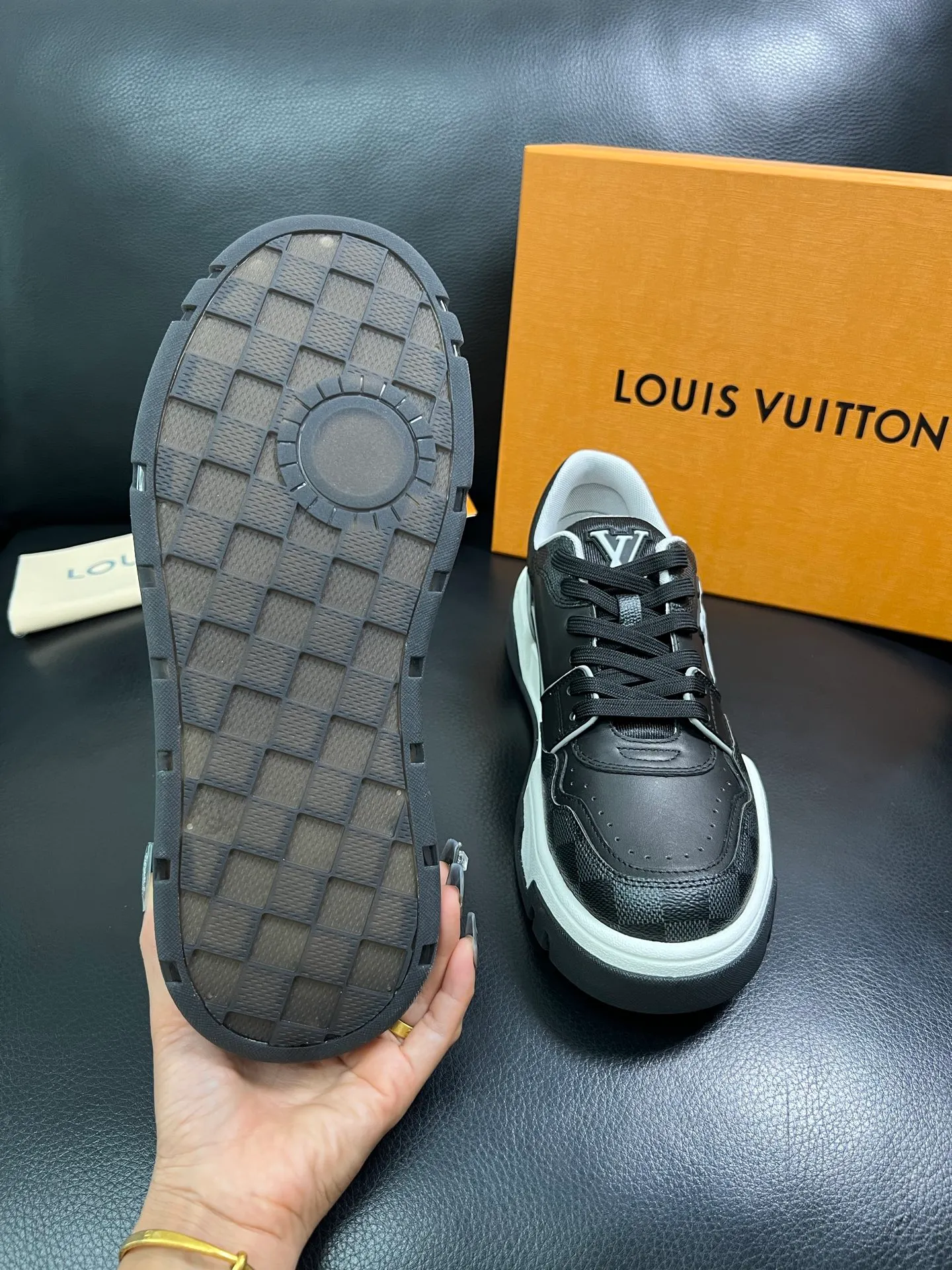 Men's shoes 💰900 Lv top purchase Louis Vuitton, counter synchronization, uppers imported from Italy cowhide, imported mesh padding soft and comfortable, soles: original soles specially provided by the original factory, T men's shoes 💰U exclusive movable molded soles super comfortable, original factory and single goods, high quality, welcome to compare, code number 38-44 (customized 45) 85883